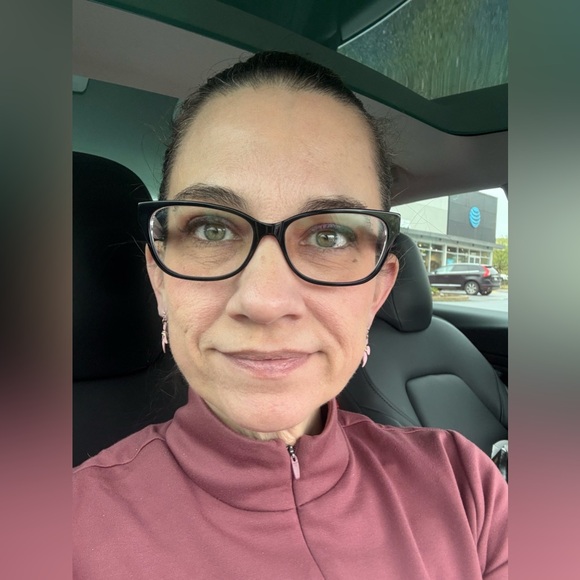 Meet your Posher, Tiffany - Picture 2 of 2